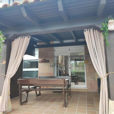 Chalet Bajo Con Jardin, Patio, Cenador Y Barbacoa. Viveda Esterno foto