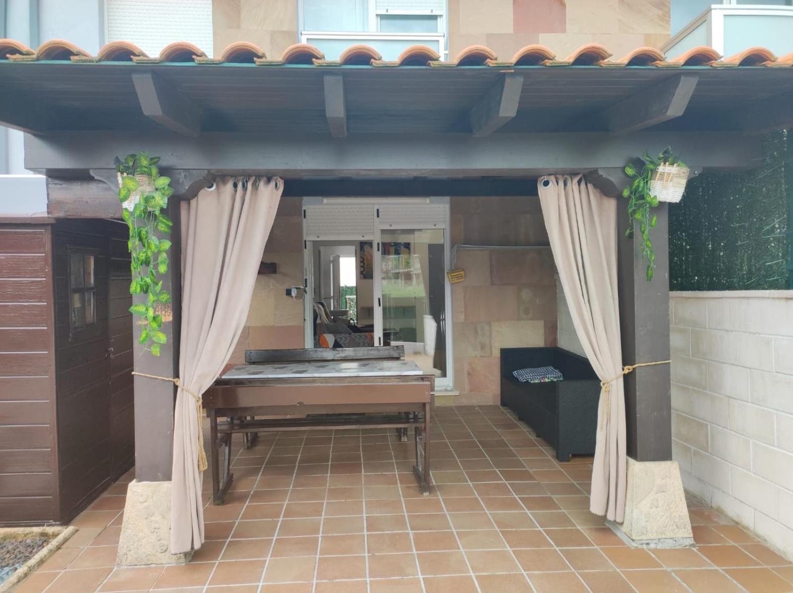 Chalet Bajo Con Jardin, Patio, Cenador Y Barbacoa. Viveda Esterno foto