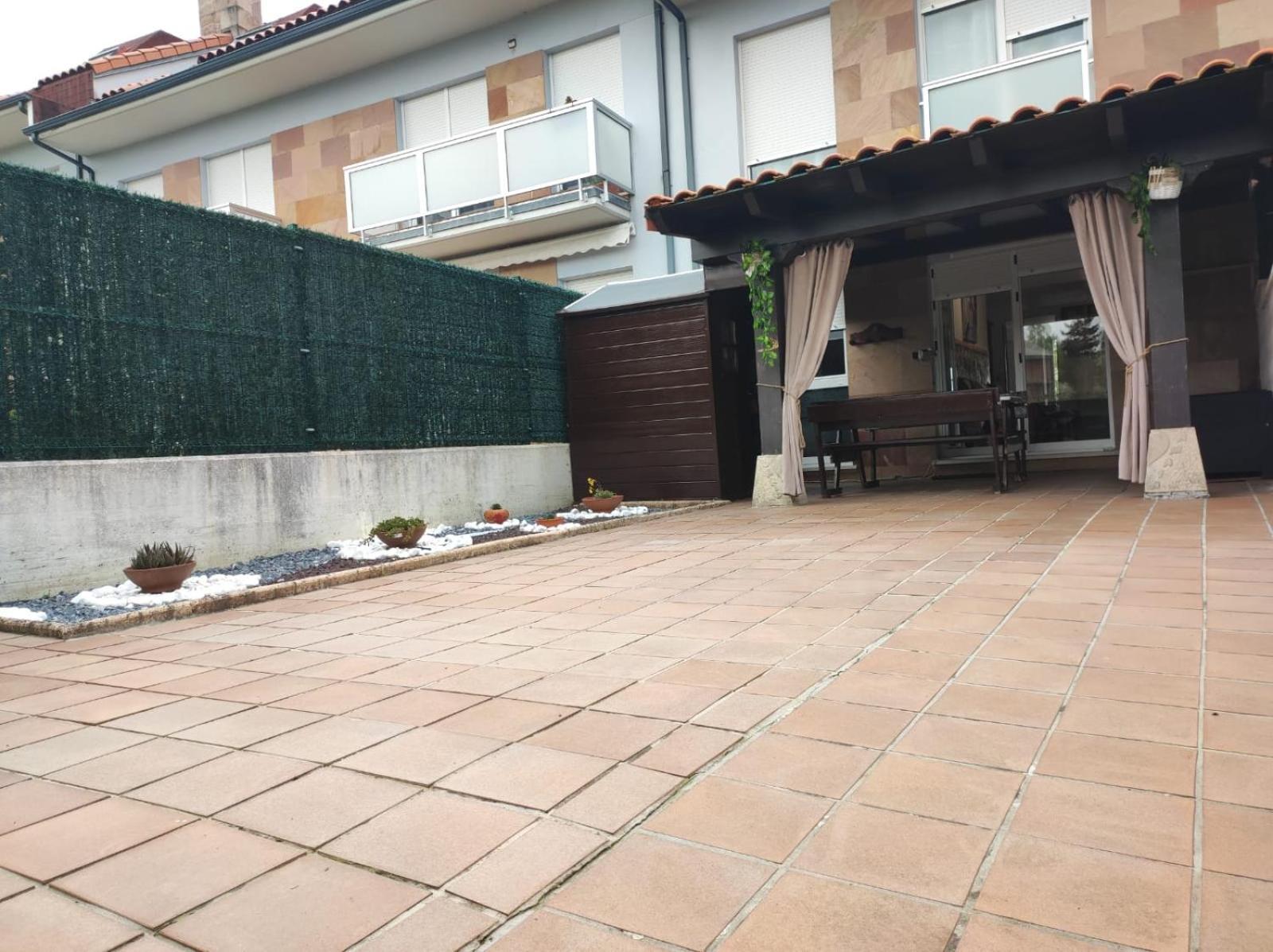 Chalet Bajo Con Jardin, Patio, Cenador Y Barbacoa. Viveda Esterno foto